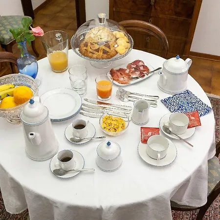 Bed & Breakfast Via Della Marina 3 *
